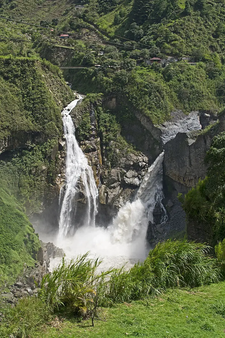 Baños Agoyán and Agollan waterfalls seen from the viewpoint 2