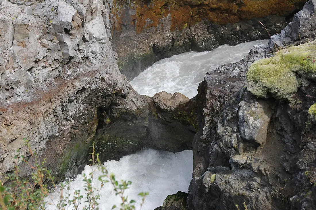 Barnafoss closeup 2014