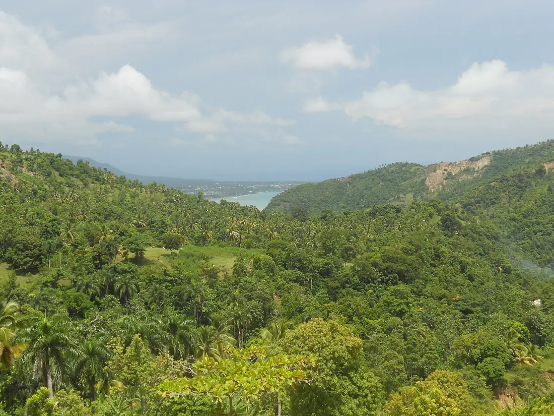 La ville de Jacmel depuis Bassin Bleu - panoramio