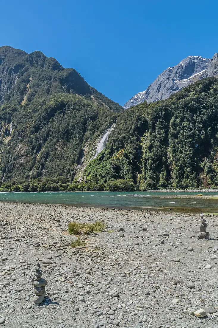 Bowen Falls in Fiordland National Park 08