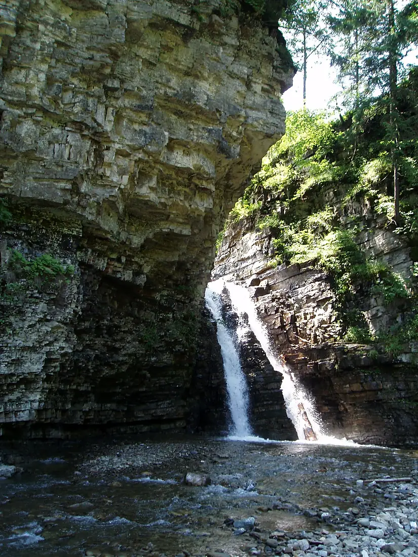 Bukhtivec'kyj waterfall1