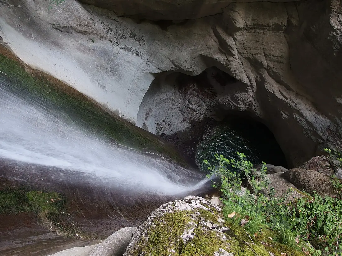 Cascade d'Angon @ Hike to Angon Waterfall & Ermitage de Saint-Germain (15152525840)