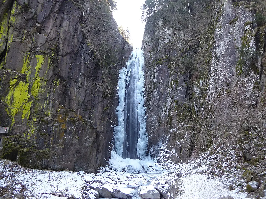 Cascata del Lupo in inverno 01