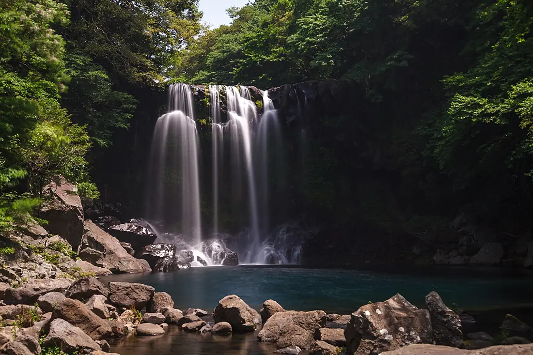 Cheonjeyeon Waterfall (14523695834)
