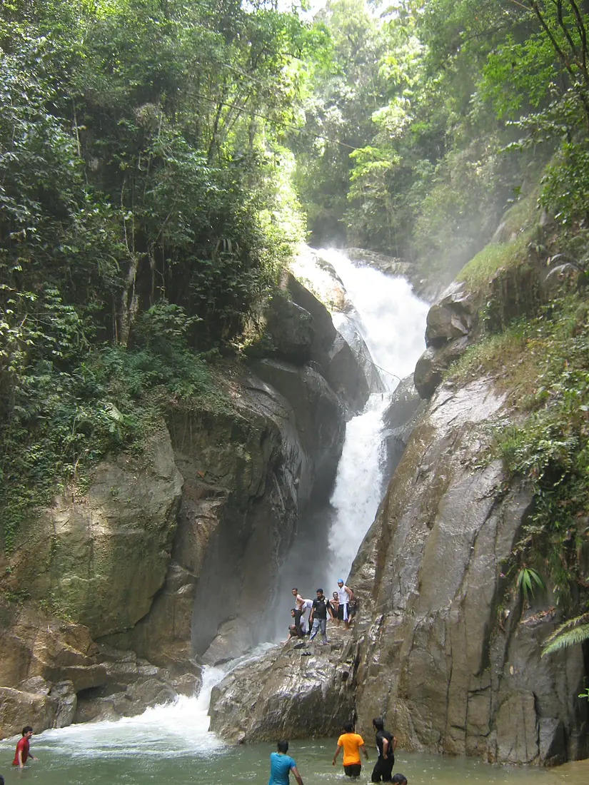 Chiling Waterfall - panoramio