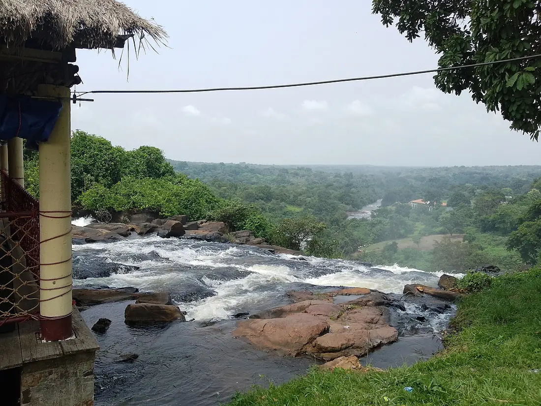 Amont des Chutes de Boali