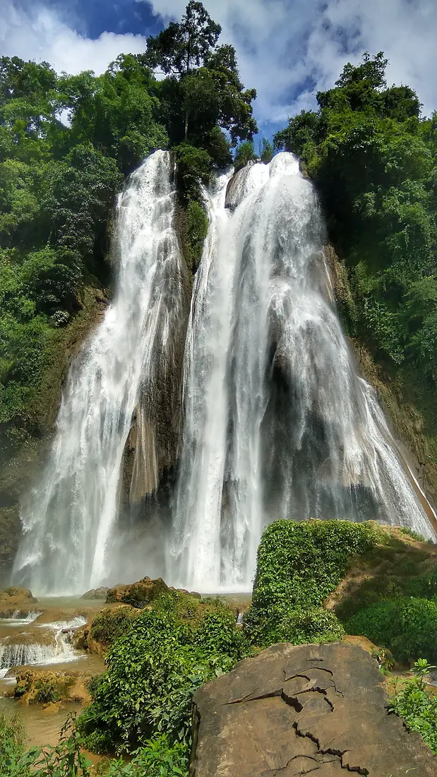 Dat Taw Gyaint Fall
