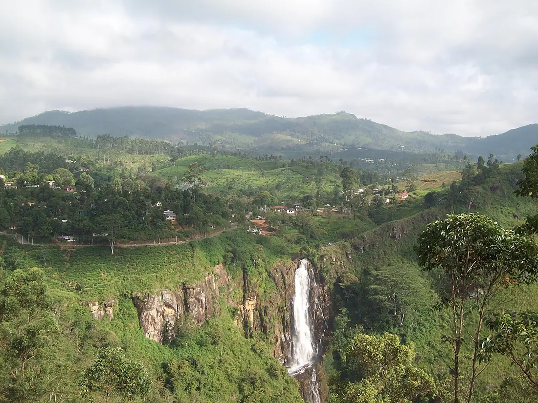 Devon Falls - panoramio (1)