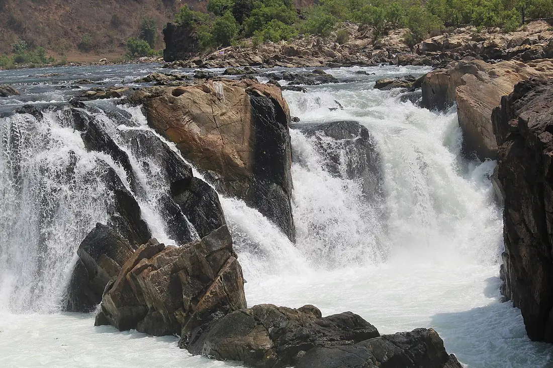 A sideview of Dhuadhar Falls