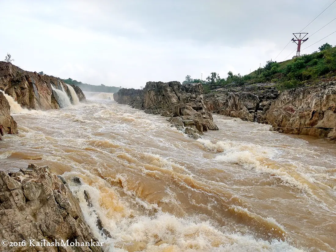 Beautiful Dhuandhar Waterfall, Bhedaghat - panoramio - Kailash Mohankar (1)