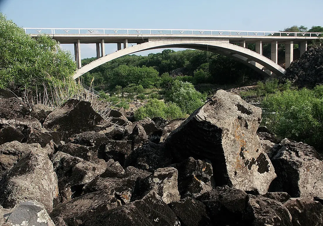 吊水楼觀瀑橋 Diaoshuilou Waterfall Watching Bridge - panoramio