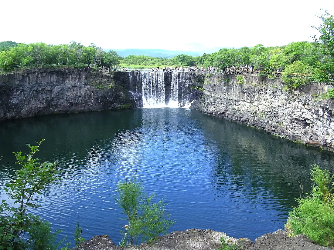 鏡泊湖の滝 - panoramio