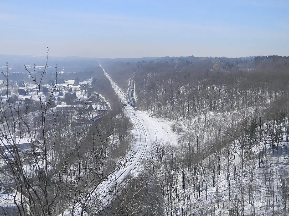 1Dundas view from Dundas Peak1