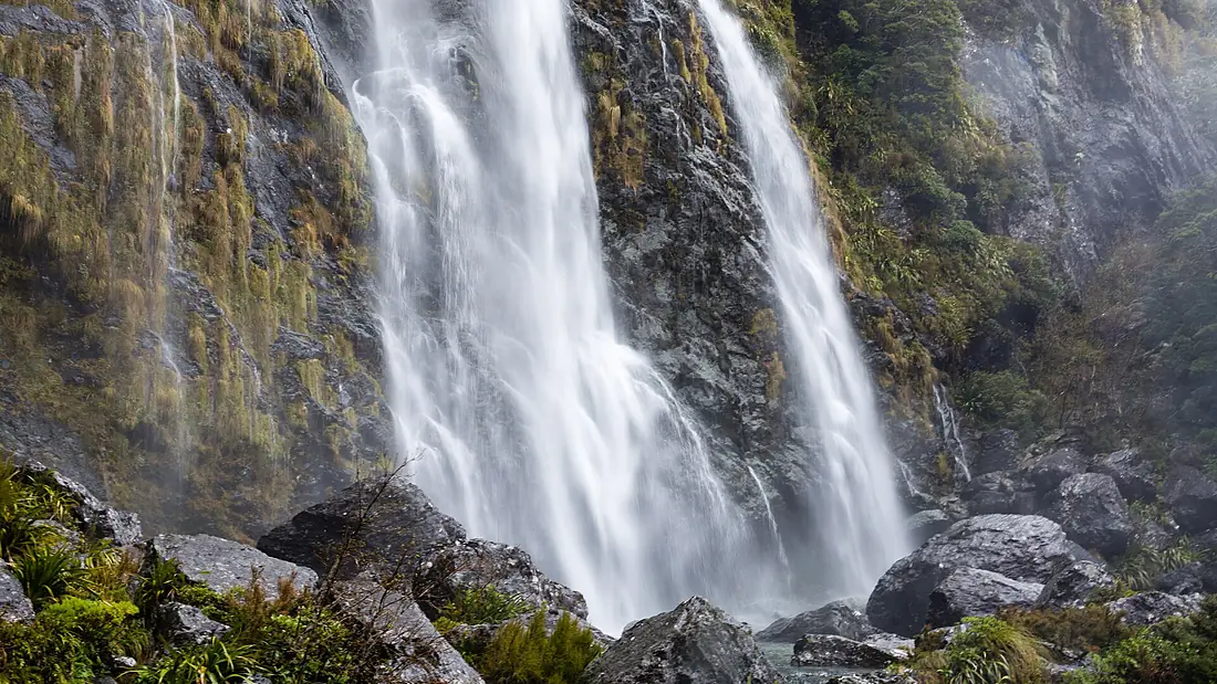Earland Falls, Routeburn Track (16352406870)