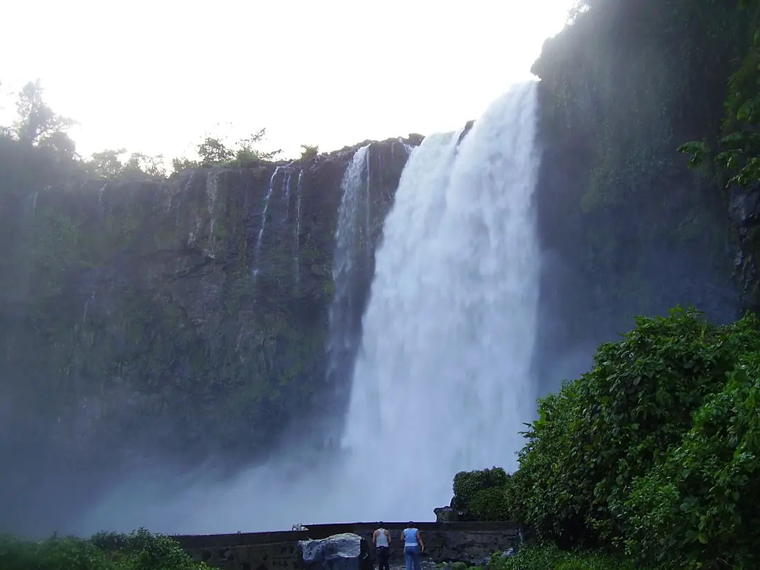 Al pie de la cascada, Salto de Eyipantla. - panoramio