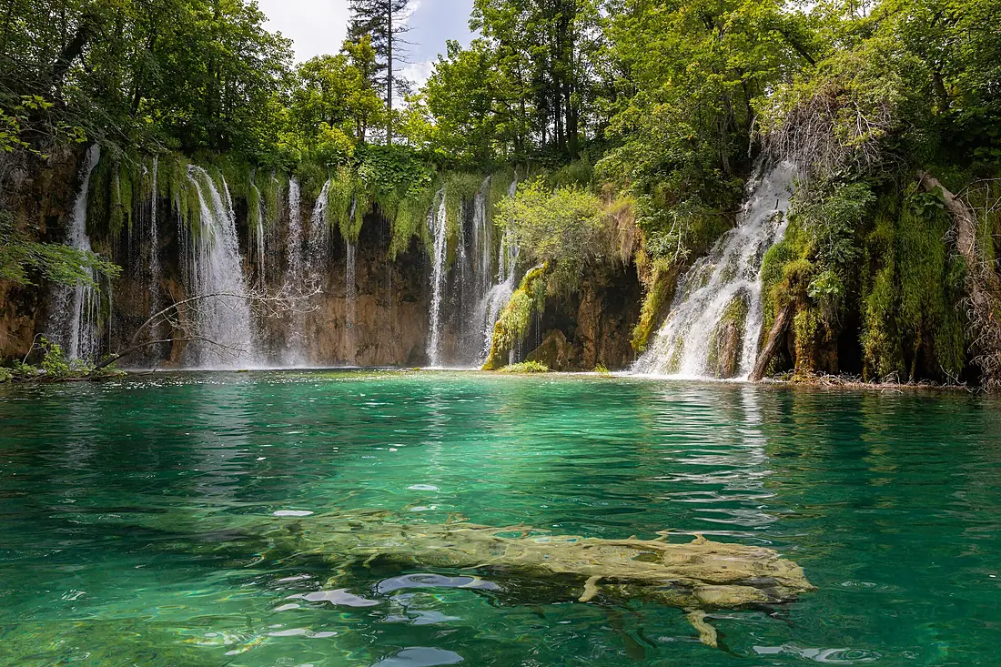 Galovački Buk Waterfall at Galovac lake in Plitvice Lakes National Park, Croatia (48669966883)