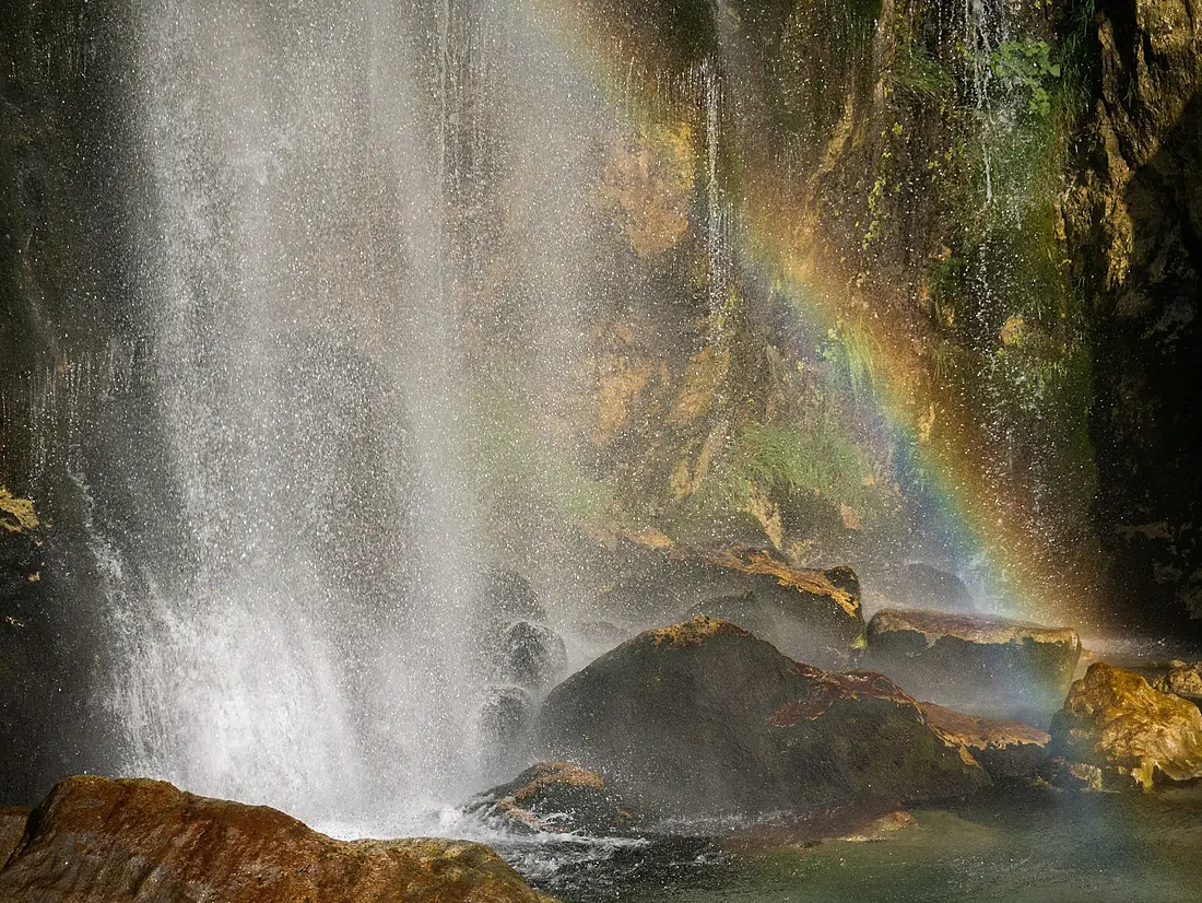 Tethi rainbow