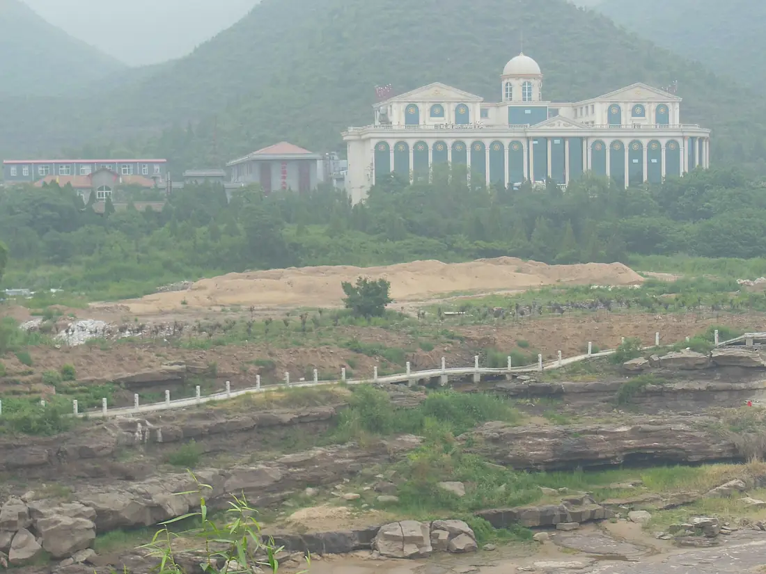 Huanghe Hukou Hotel, June 26, 2012 - panoramio