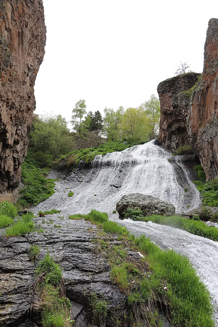 Jermuk waterfall 001