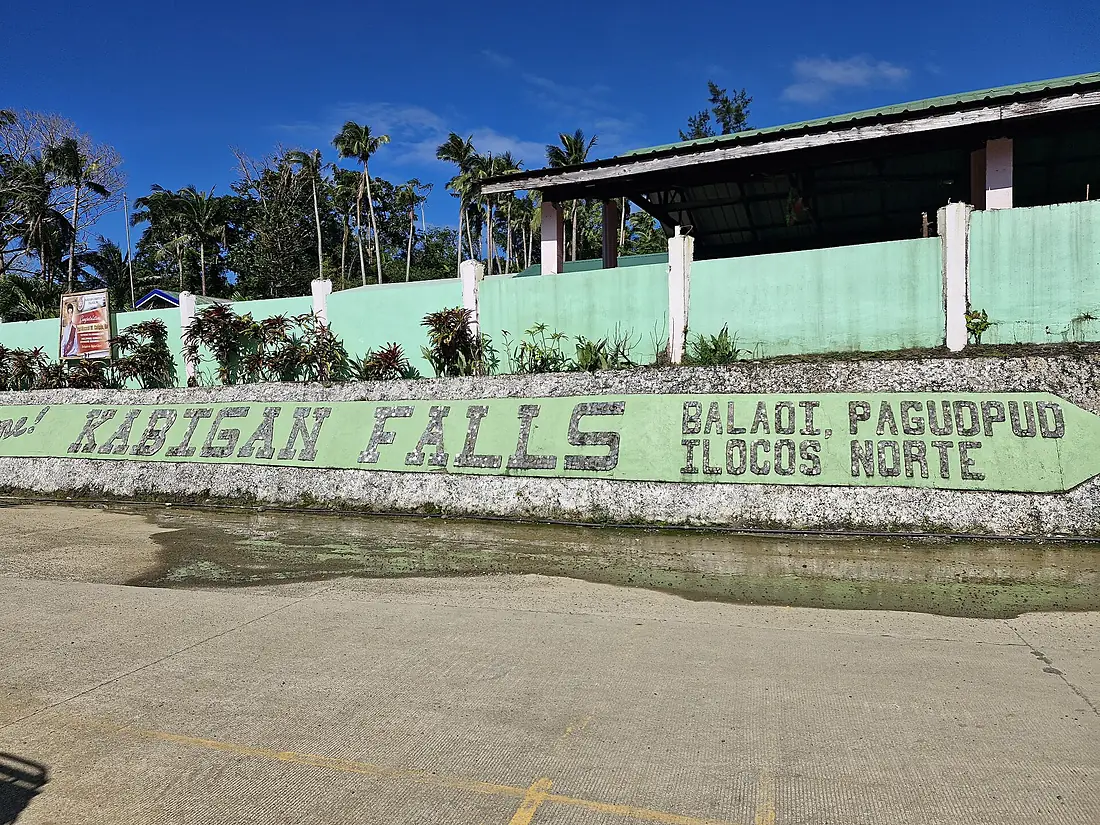 Ilocos Norte---Pagudpud---Balaoi---Kabigan Falls sign at parking area