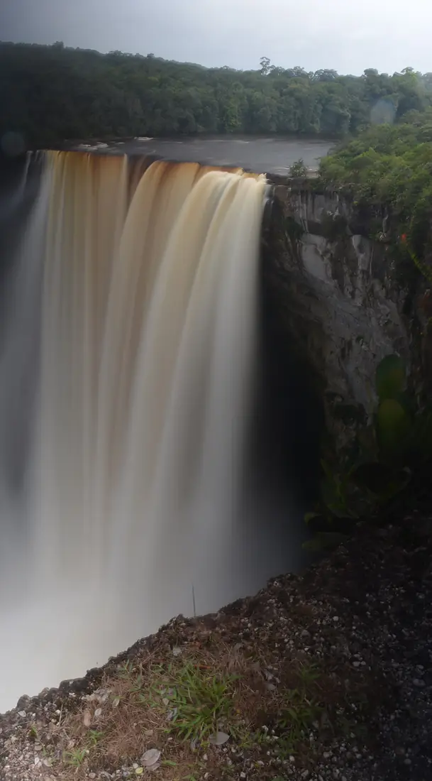 Kaieteur Falls pose longue