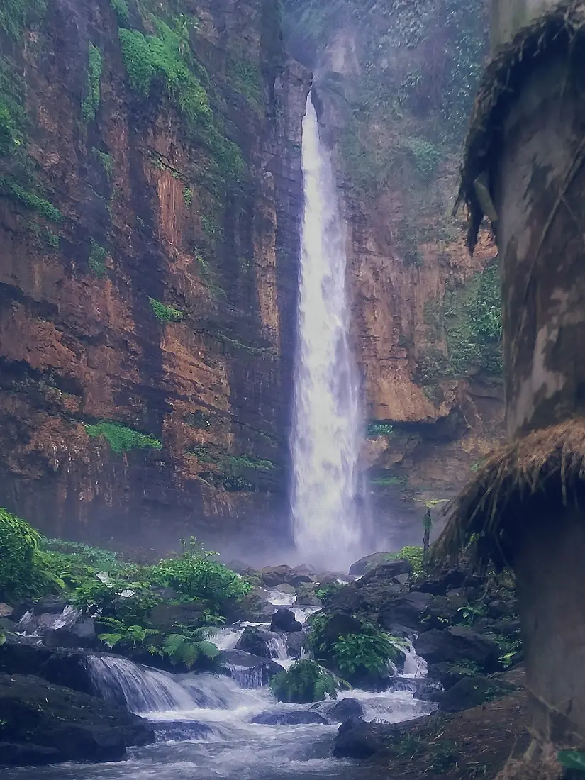 Keunikan Karya Alam yang berada di lereng Semeru -- Air Terjun kapas biru