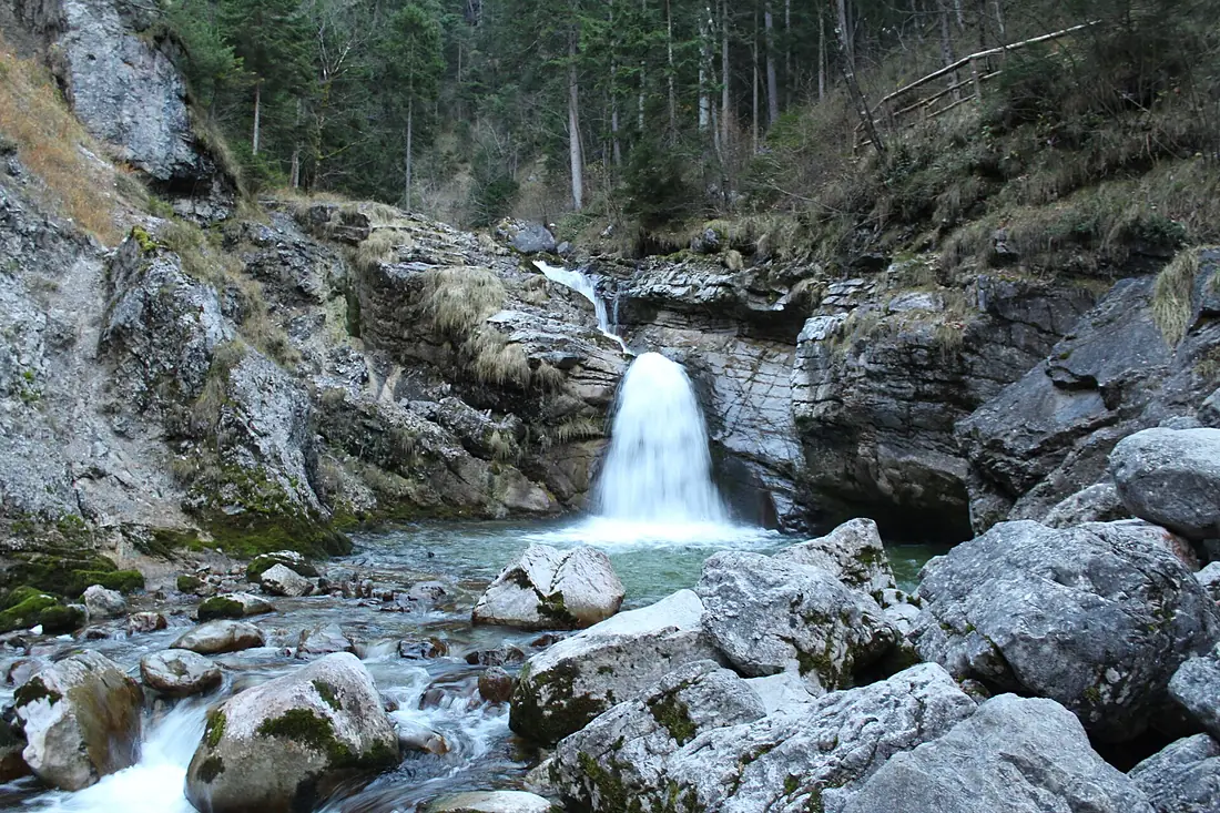 Kleiner Wasserfall (235111715)