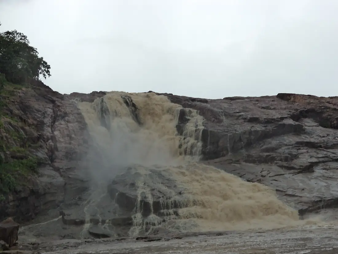 Kuntala waterfalla, first stream