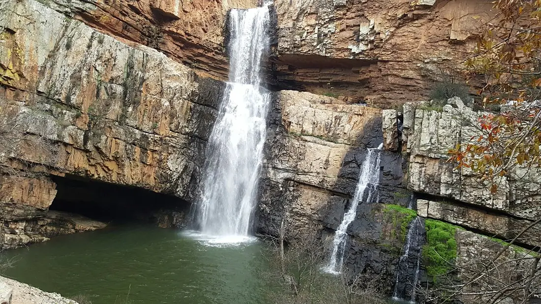 Cascada de cimbarra de frente 2