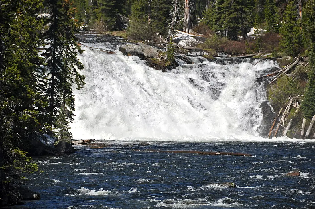Lewis Falls (Lewis River, Yellowstone National Park, northwestern Wyoming, USA) (15512915713)