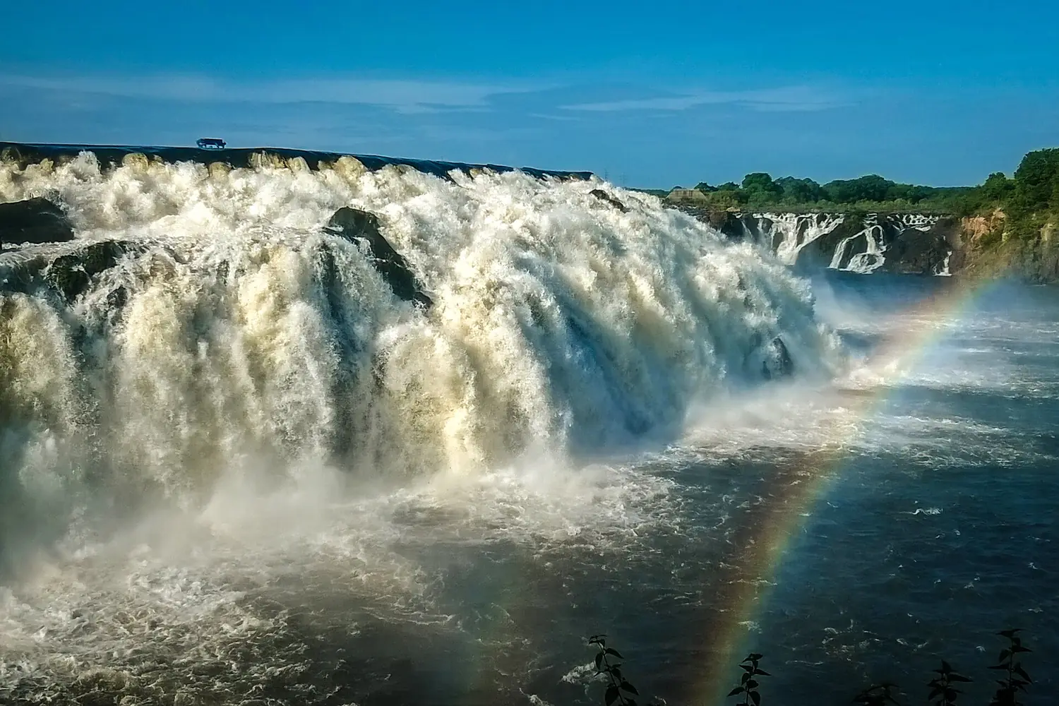 Embalse Macagua - Salto La Llovizna - Río Caroní