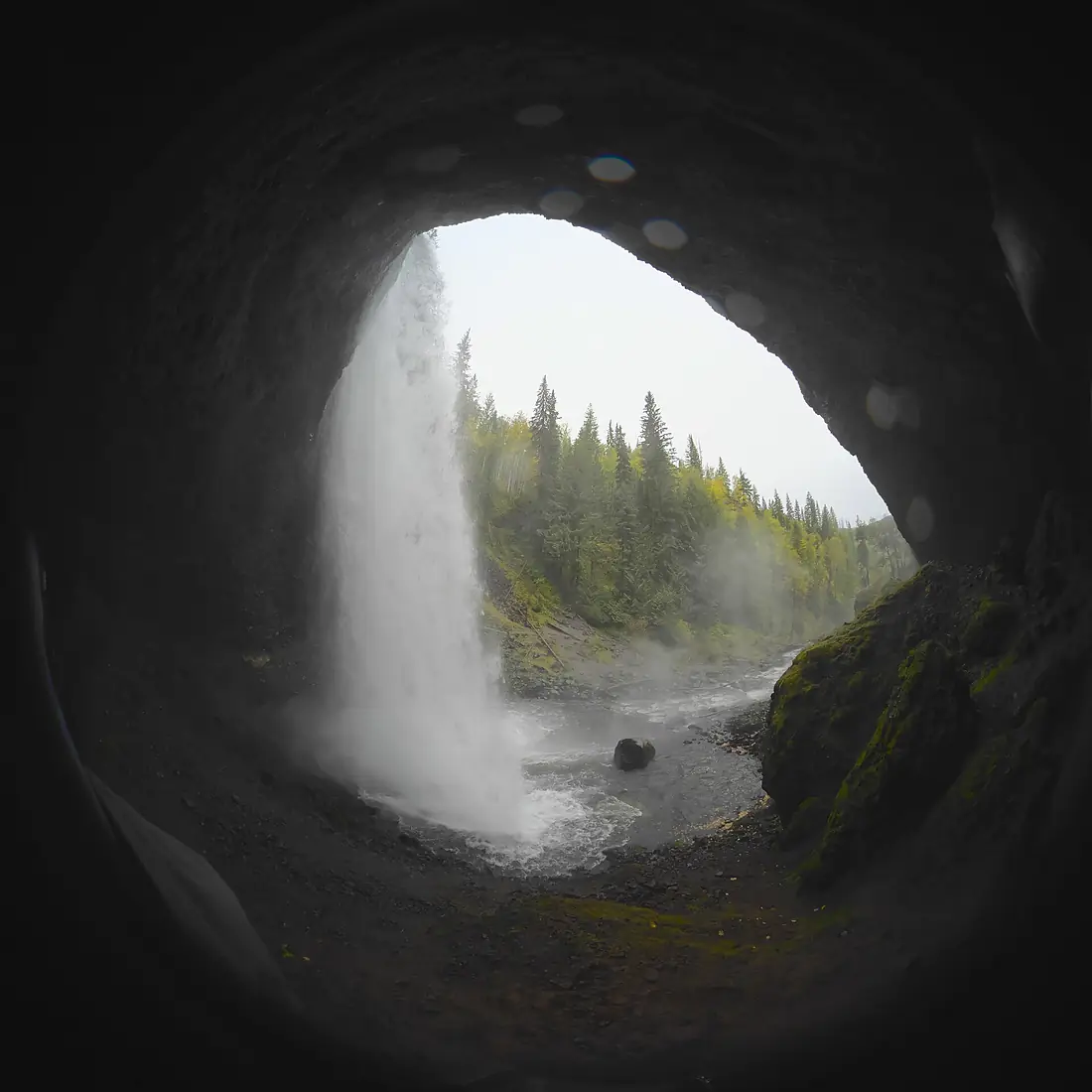 Moul.Falls.Wells.Gray.Provincial.Park.Caveview.P1033668