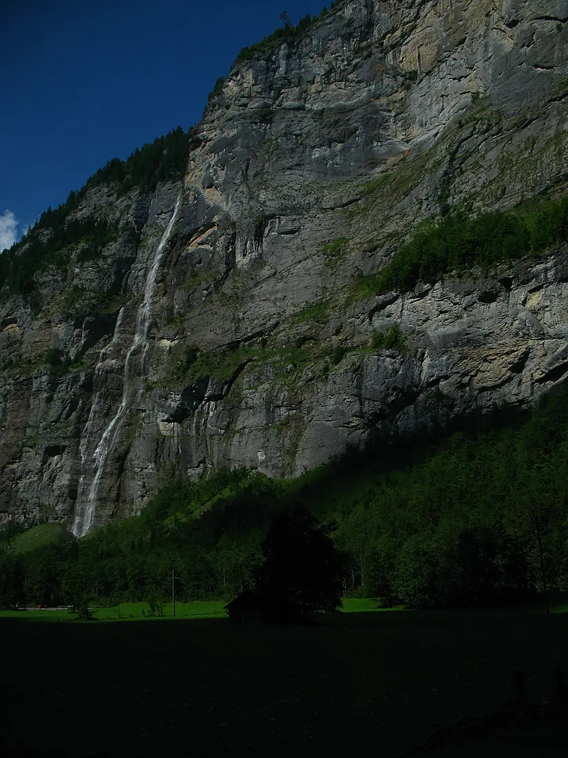 4672 - Lauterbrunnental - Wasserfälle viewed from Morgengabe