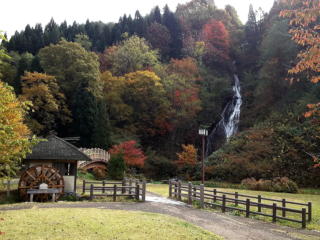 Nanataki-waterfall and water wheel