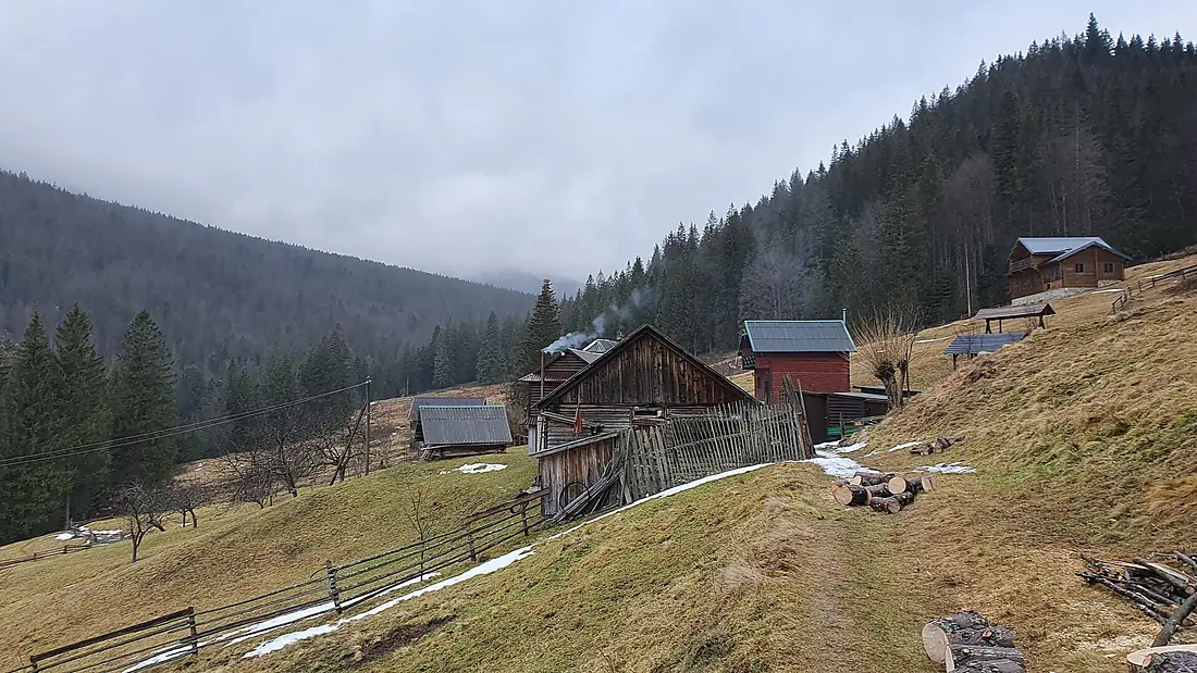 Біля Нарінецького водоспаду