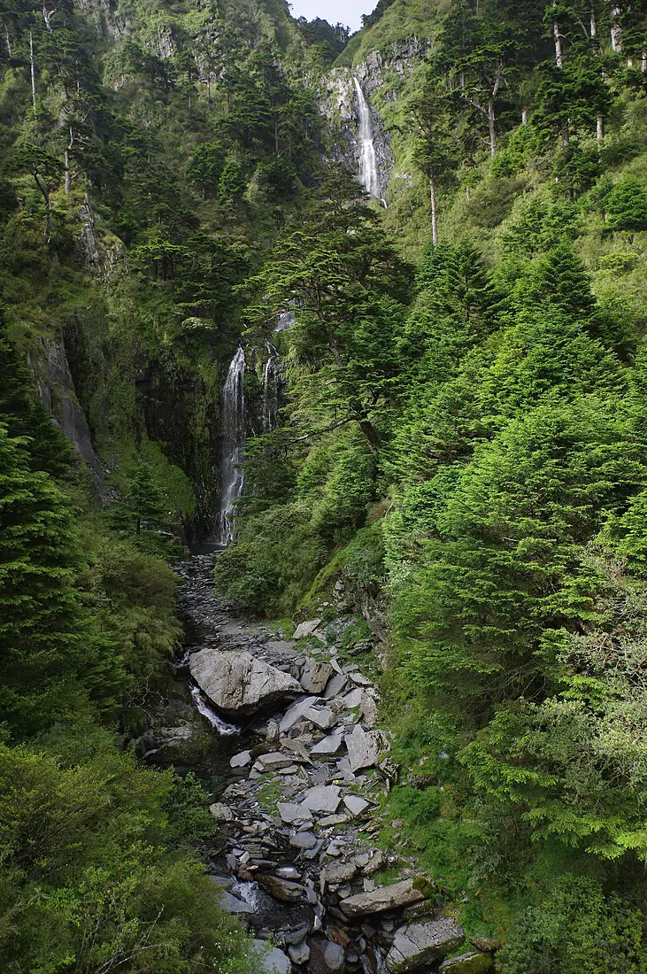 Nenggao Waterfall flows towards the Tarowan River