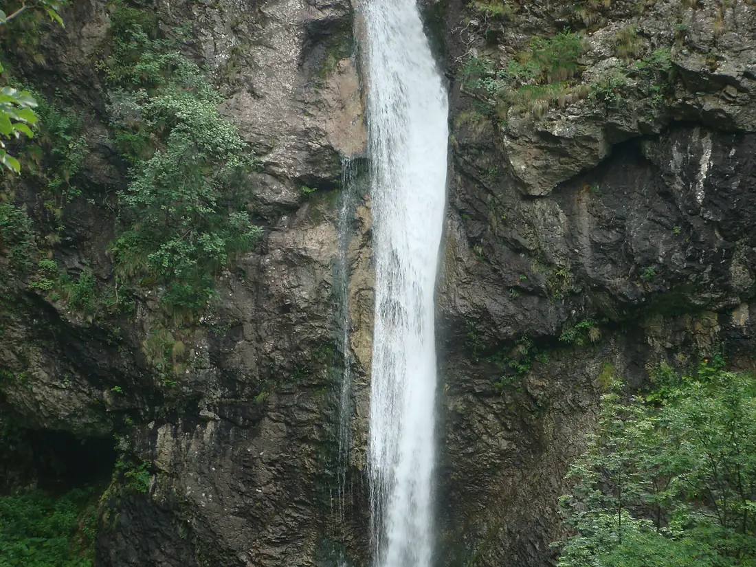 Ovcharchenski Waterfall 003