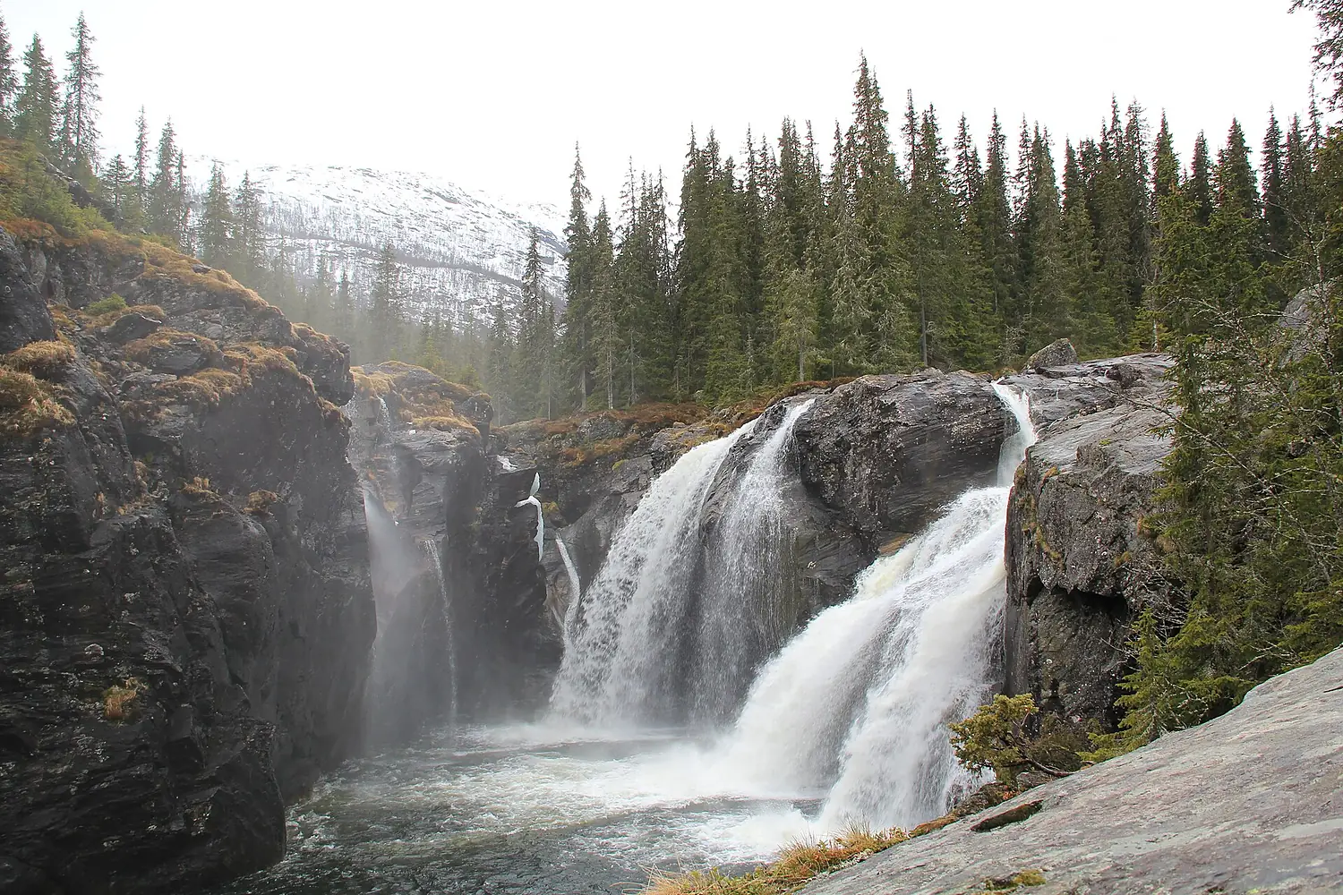 2012-05-16 Rjukandefoss1