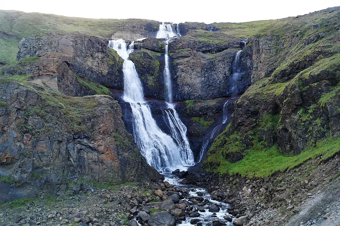Rjukandi waterfall closer view
