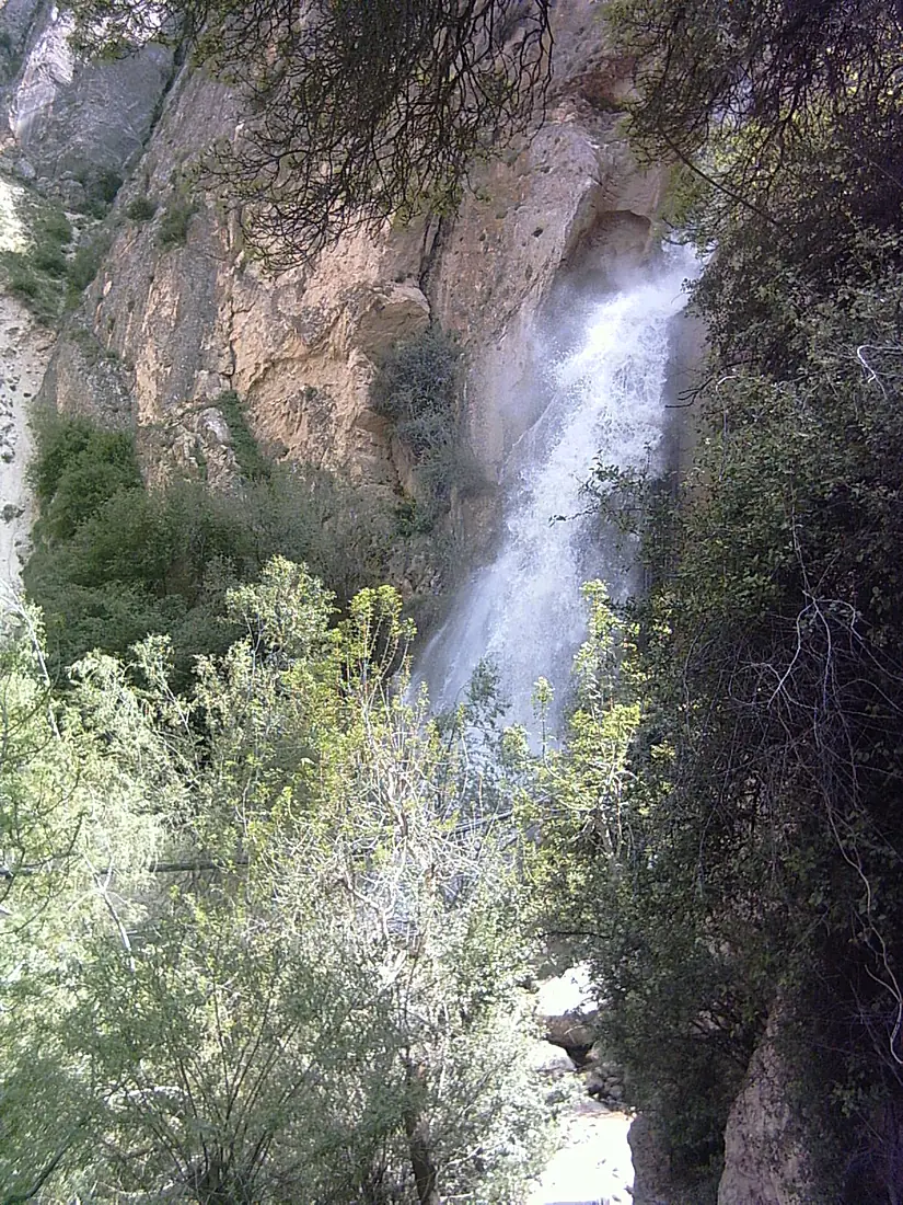 Shahandasht waterfall - panoramio - Alireza Javaheri (1)