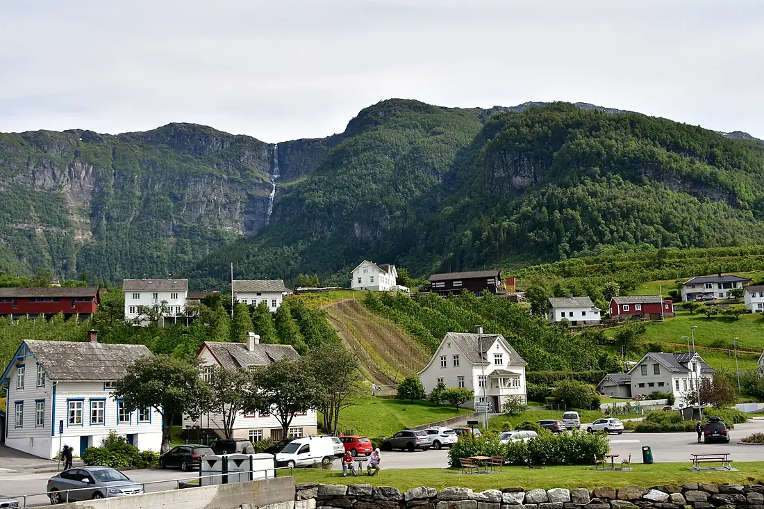 Hardangerfjorfd in a Nutshell (10) (35662079044)