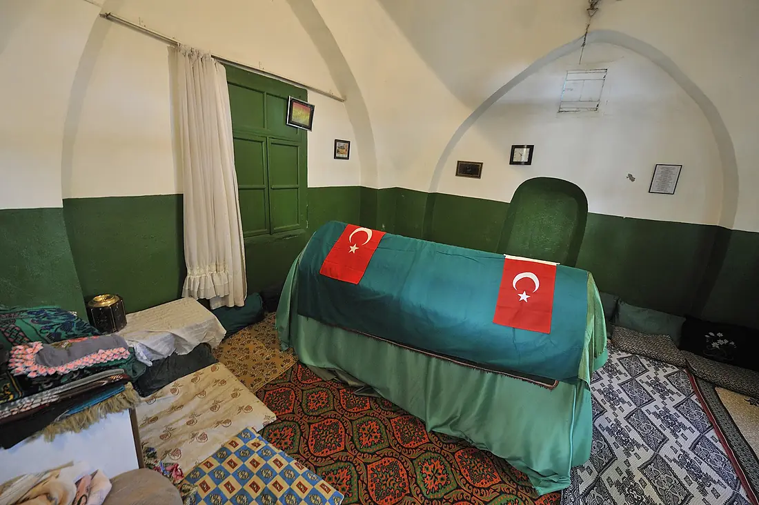 Tarsus Felah Oğlu Muhammet Nurrettin türbe in 2008 7460