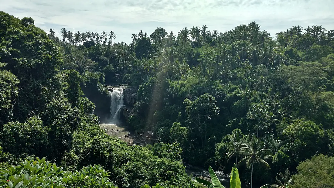 Air Terjun Tegunungan waterfall