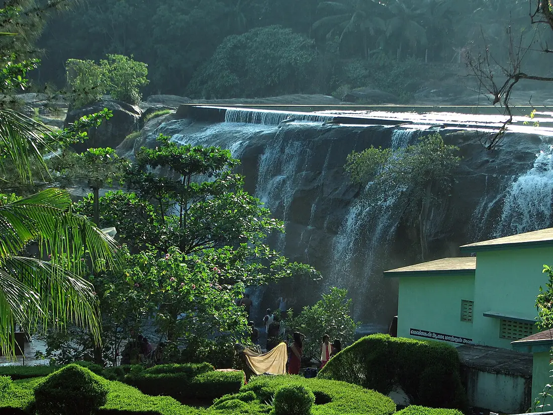 Thirparappu Waterfalls (2)