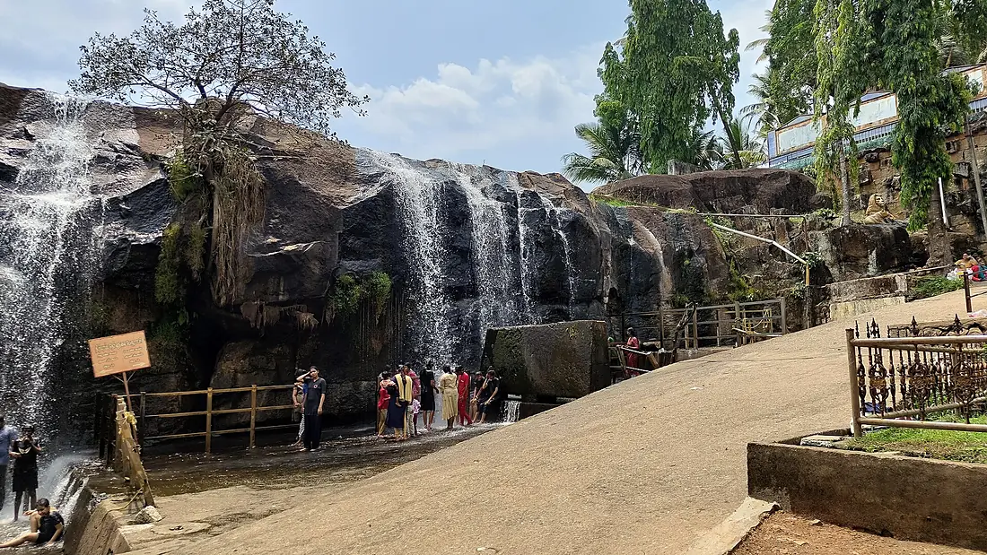 Thirparappu Waterfalls (3)