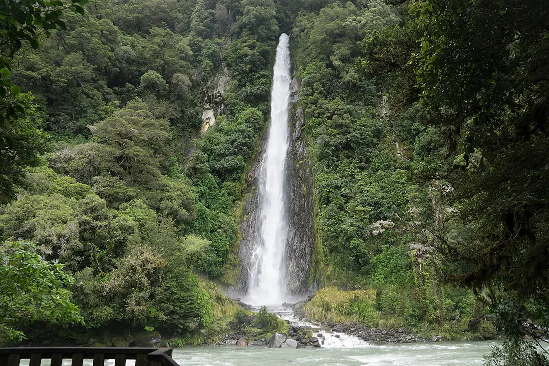Thunder Creek Falls Flickr 01