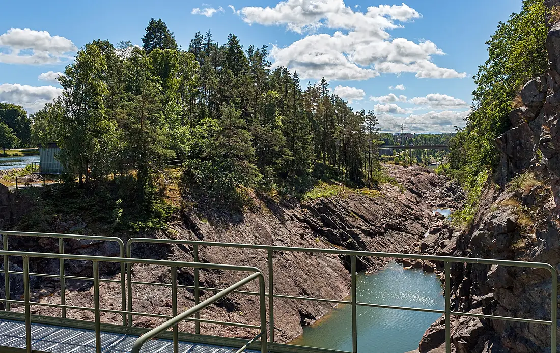 Trollhättan falls empty riverbed 1