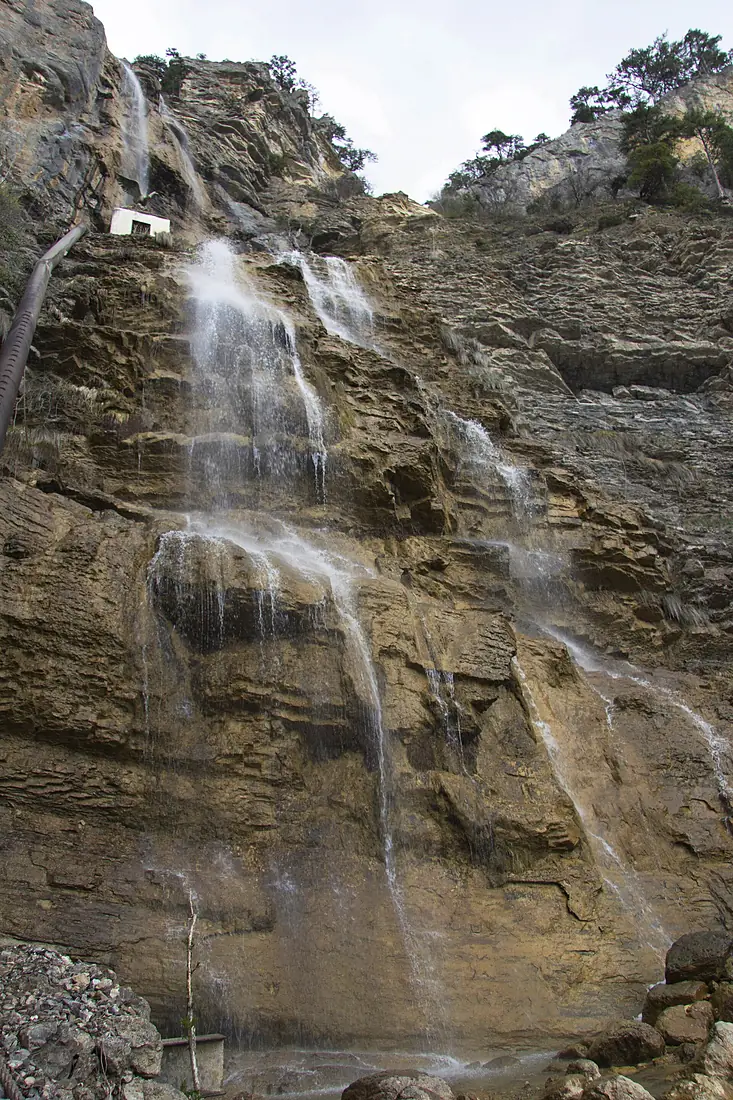 Uchan-Su waterfall 01