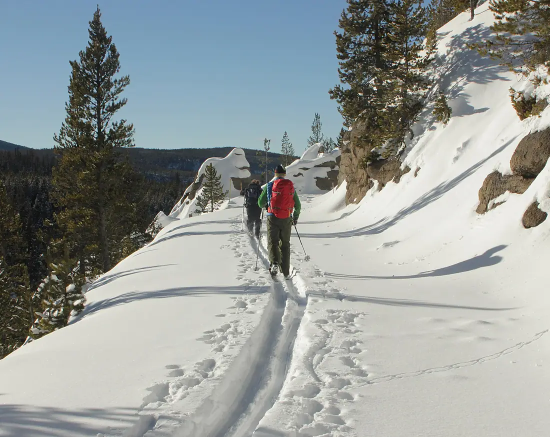 Skiing on Virginia Cascades Drive (16157212187)