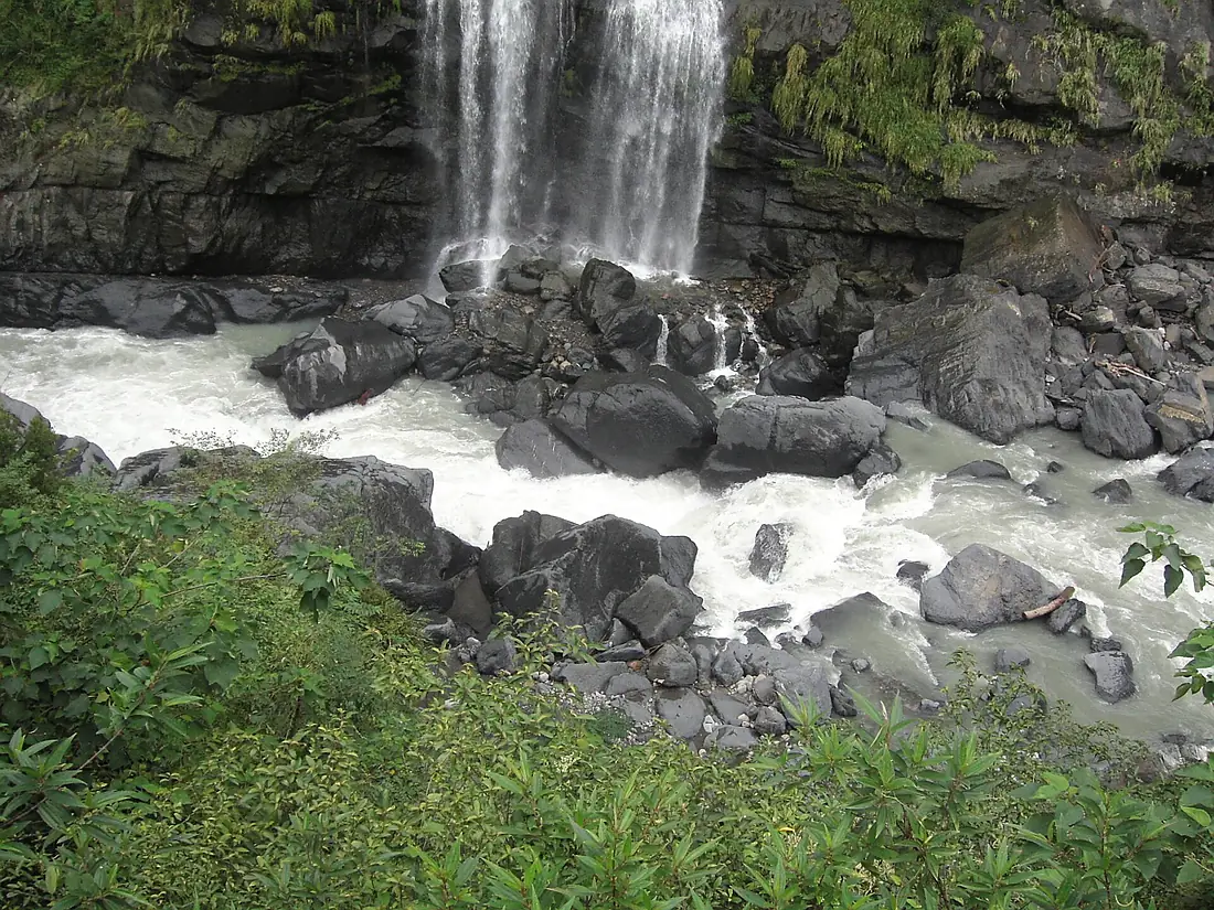 2005 October 12, waterfalls seen when hiking south of Taipei 5